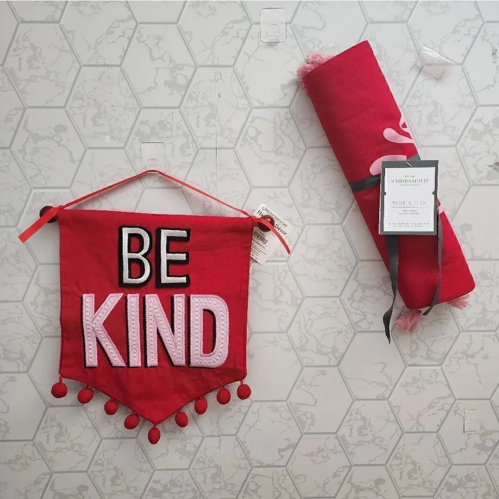 Nwt Valentine's Day Table Runner and Be Kind Banner bundle. NWT